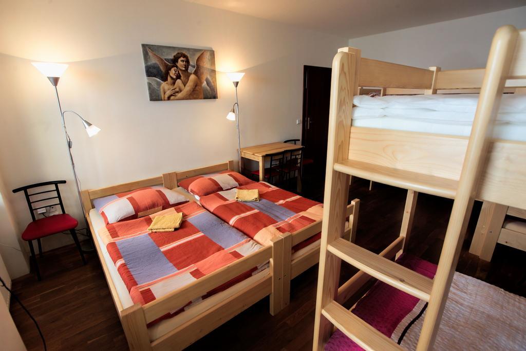 Hostel Singer Pub Ceske Budejovice Phòng bức ảnh